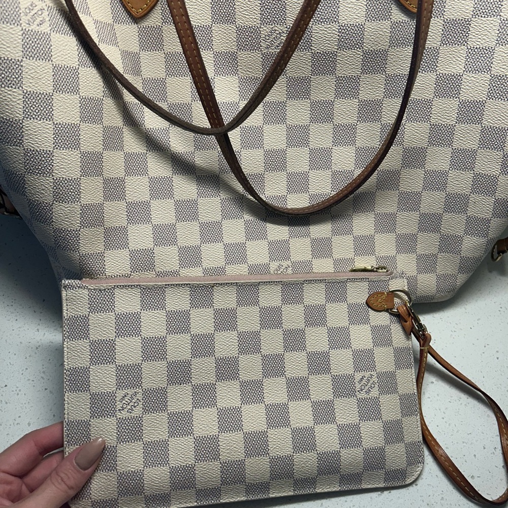 Authentic Louis Vuitton neverfull mm and wristlet - Picture 2 of 14